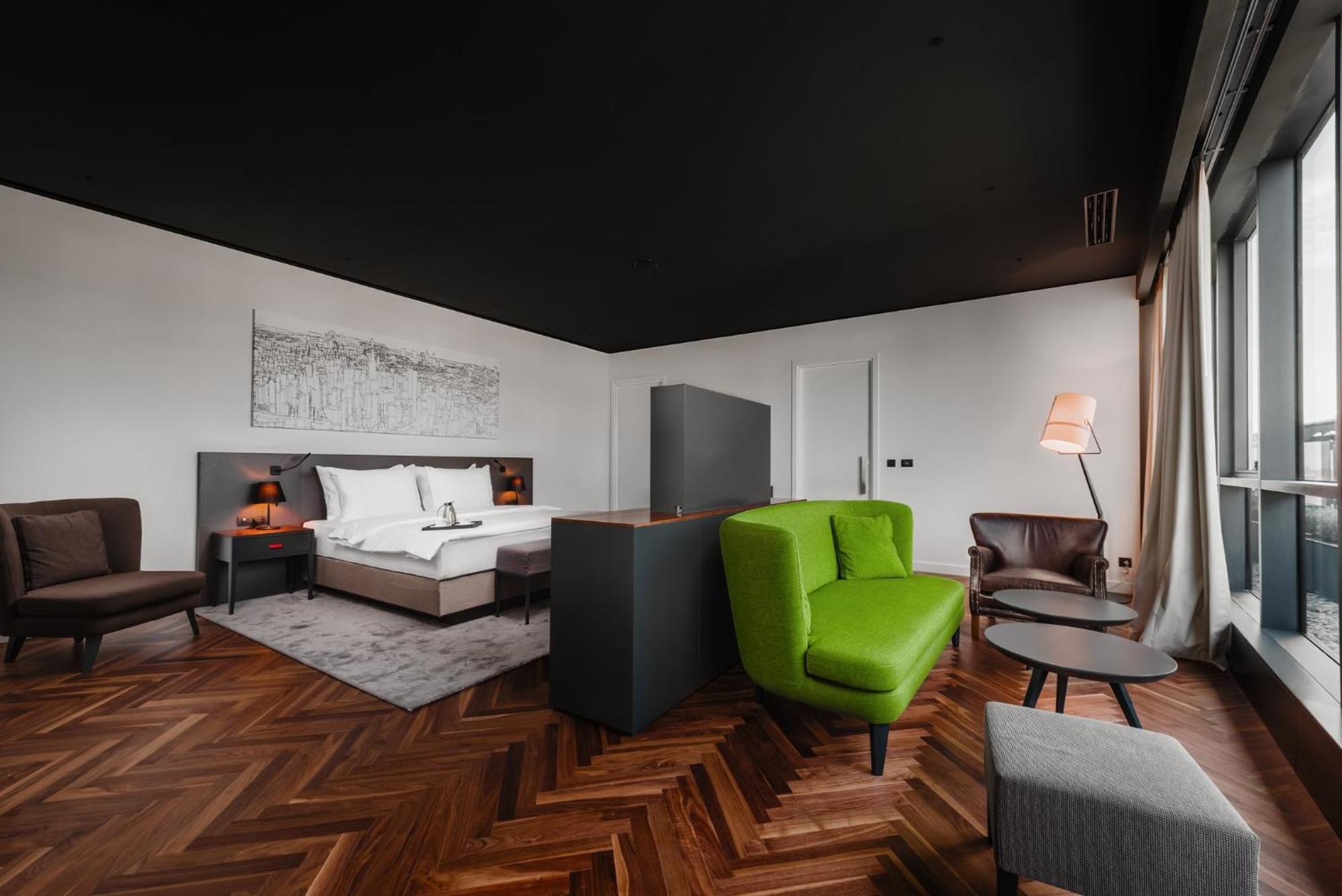 Crowne Plaza Podgorica By Ihg Hotel Exterior photo