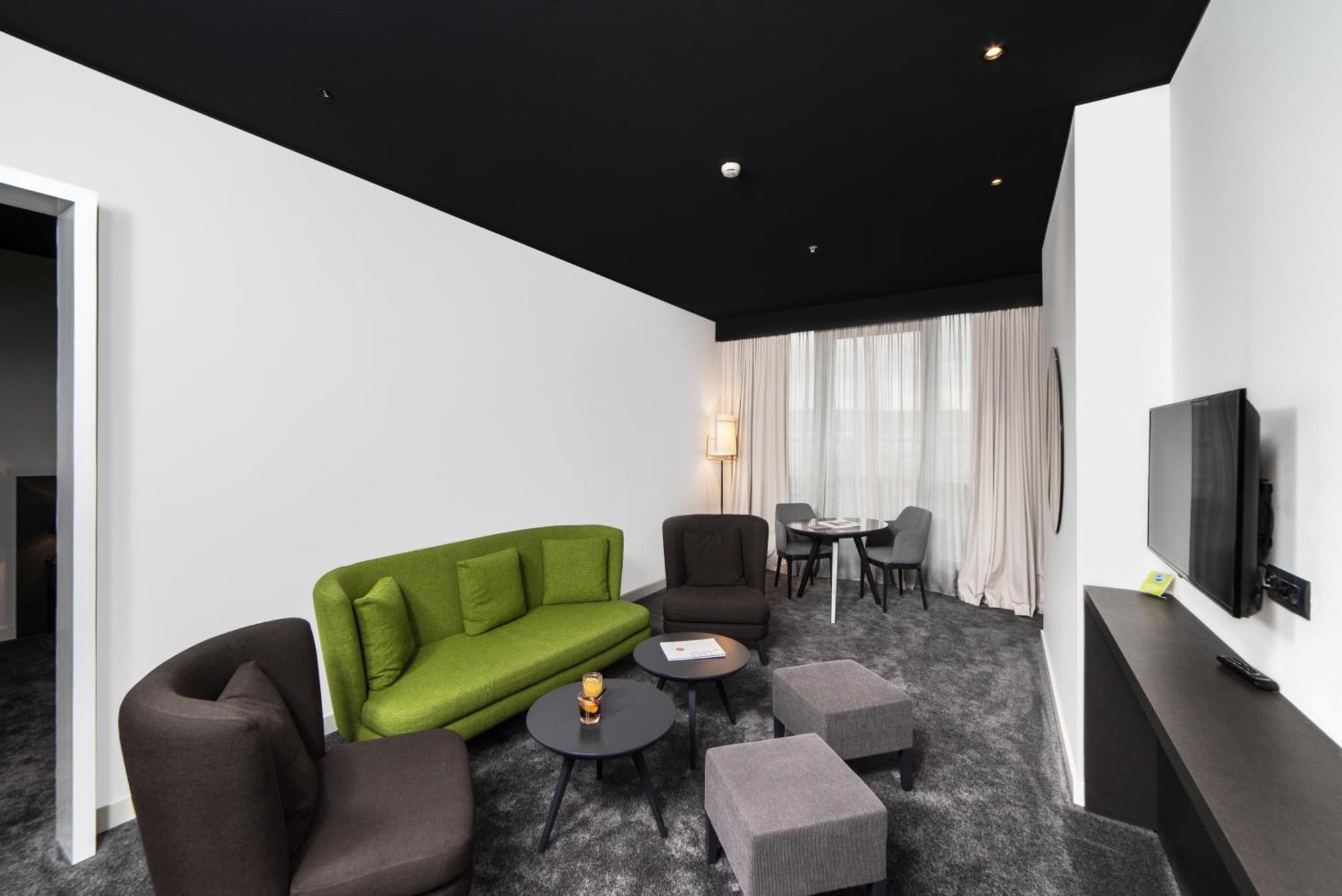 Crowne Plaza Podgorica By Ihg Hotel Exterior photo