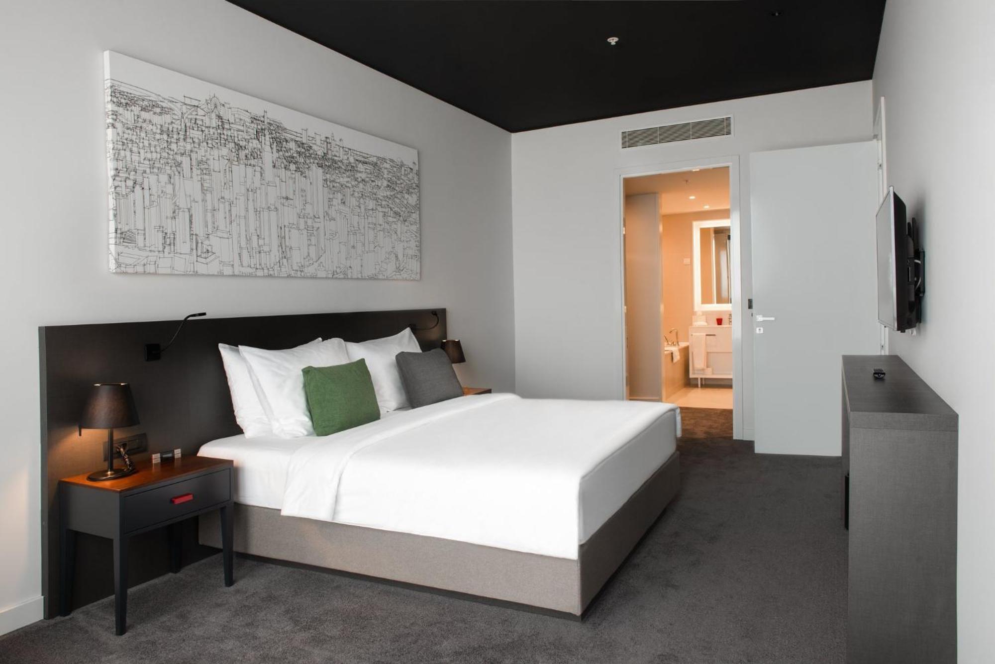 Crowne Plaza Podgorica By Ihg Hotel Exterior photo