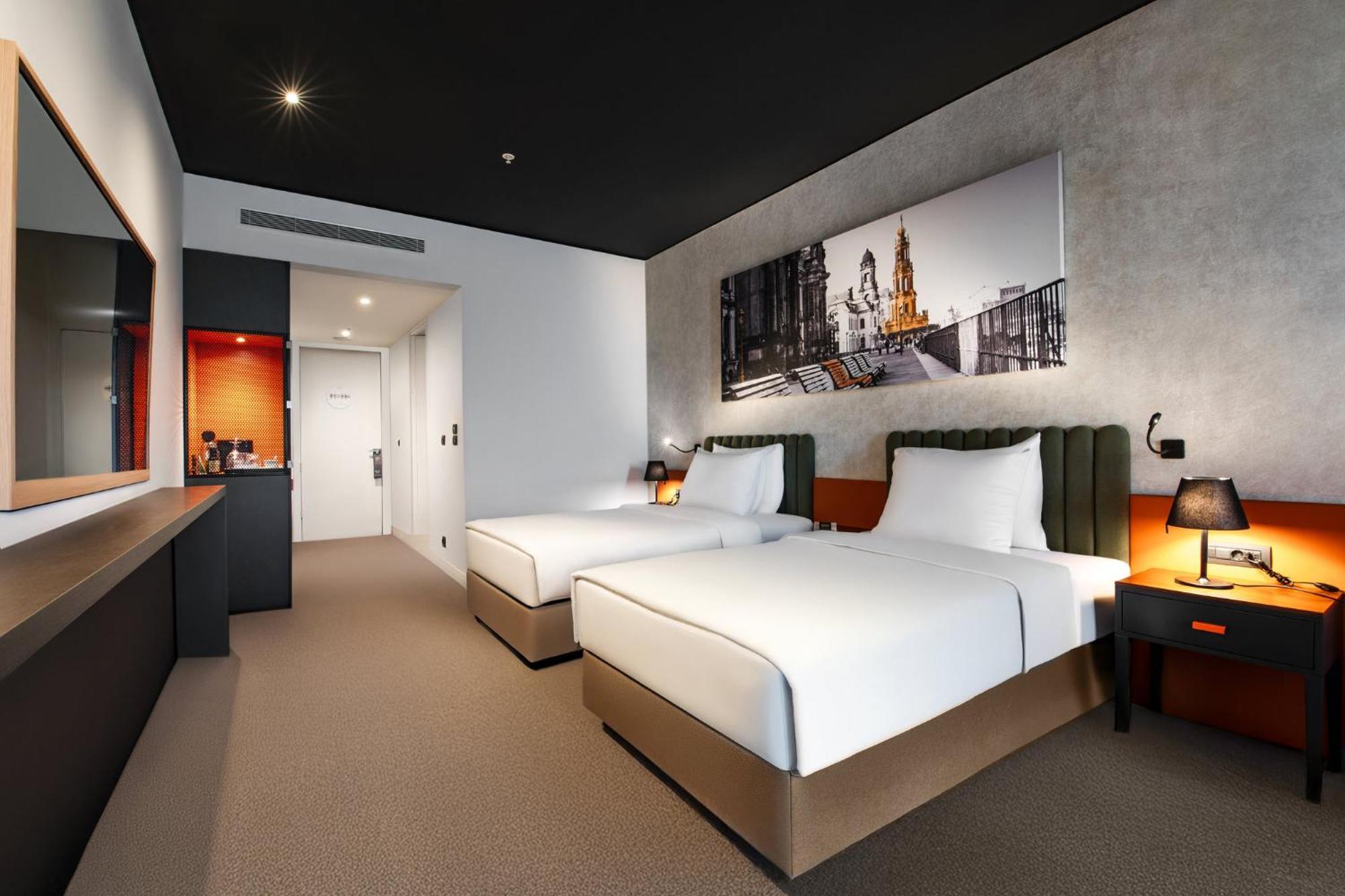 Crowne Plaza Podgorica By Ihg Hotel Exterior photo